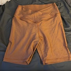 Ribbed Crossover Biker Shorts